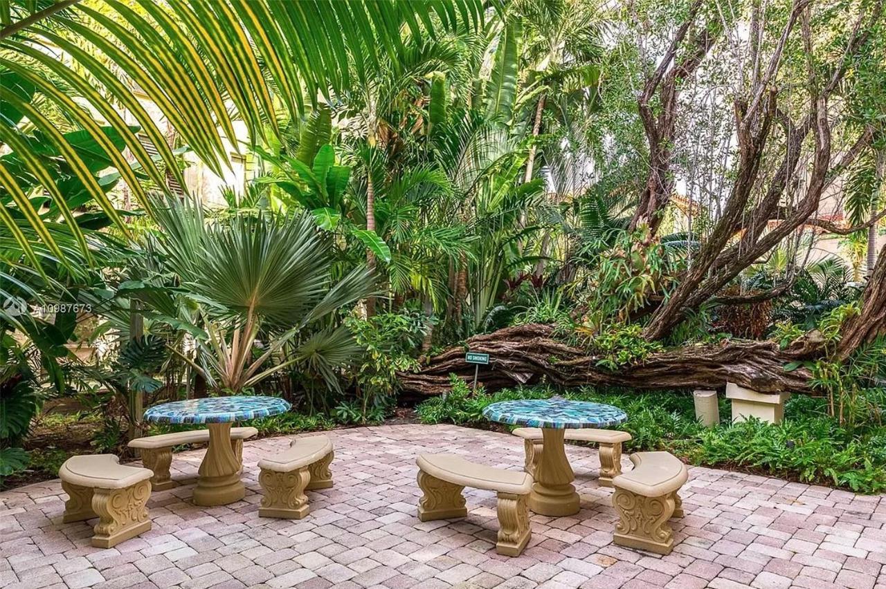Renovated Studio In The Heart Of Palm Beach - Free Parking, Security Box Exterior photo