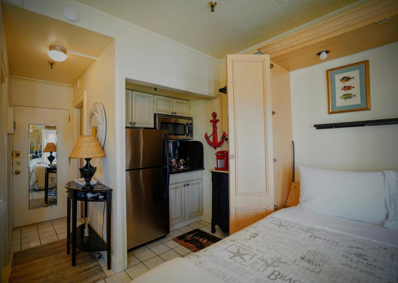 Renovated Studio In The Heart Of Palm Beach - Free Parking, Security Box Exterior photo