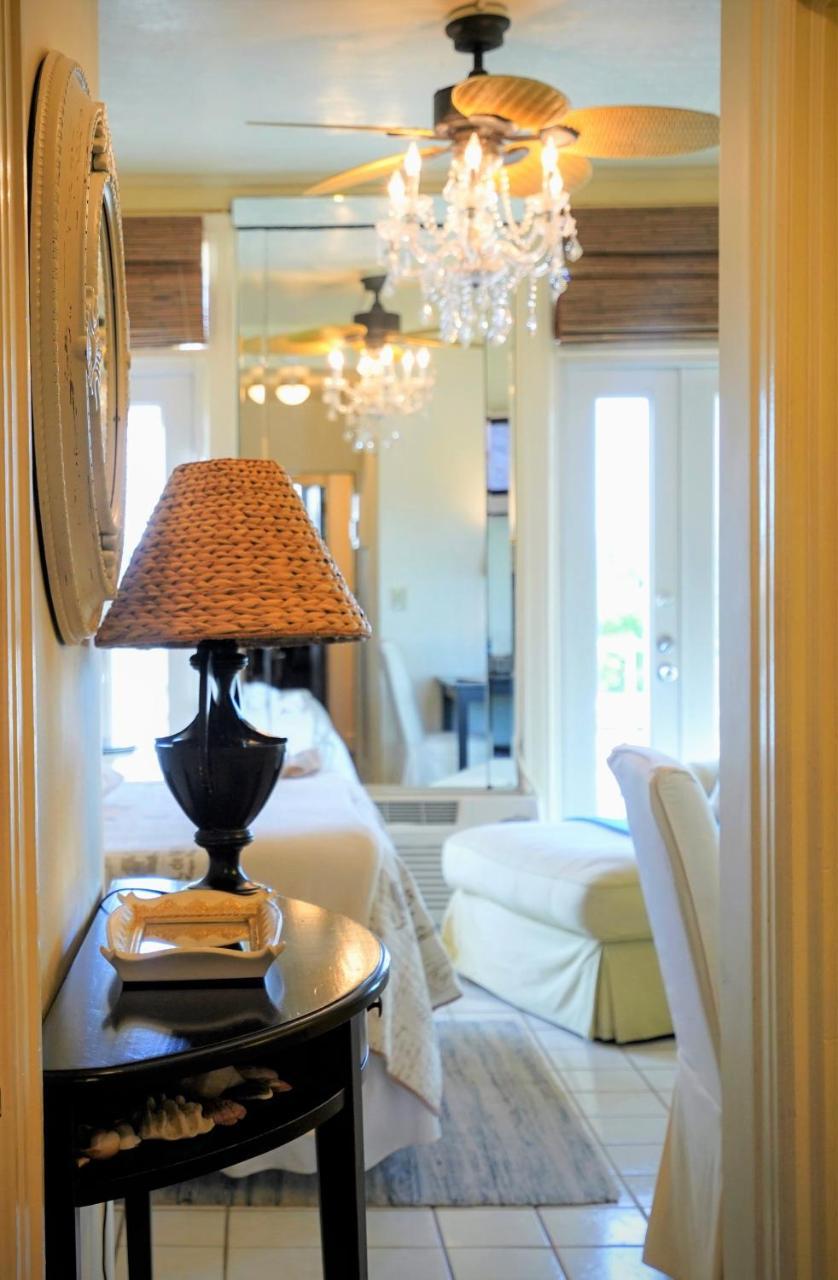 Renovated Studio In The Heart Of Palm Beach - Free Parking, Security Box Exterior photo